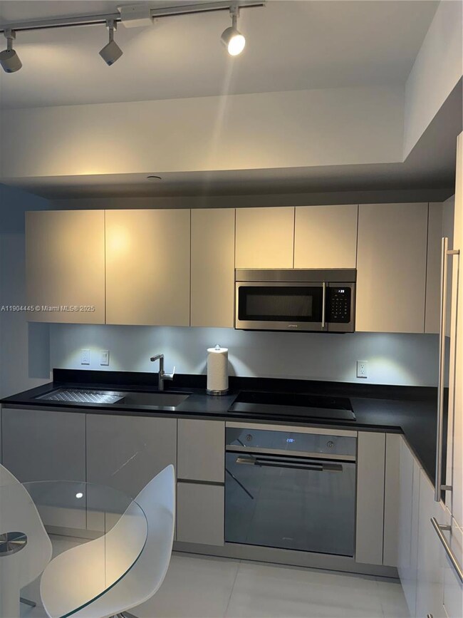 1010 Brickell Ave unit 2510, Miami, FL 33131 - photo 3