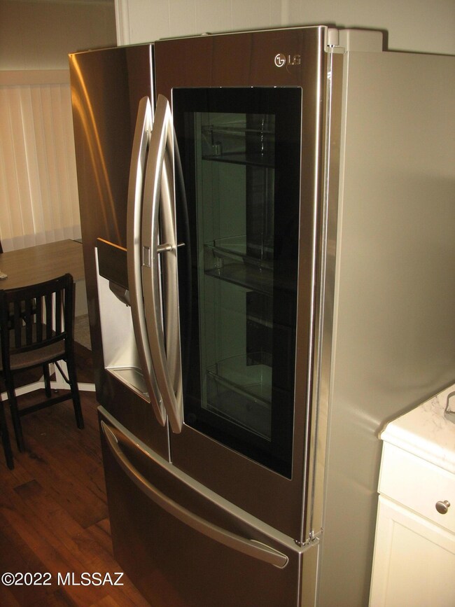 5652 Circle Z Kitchen Refrirerator