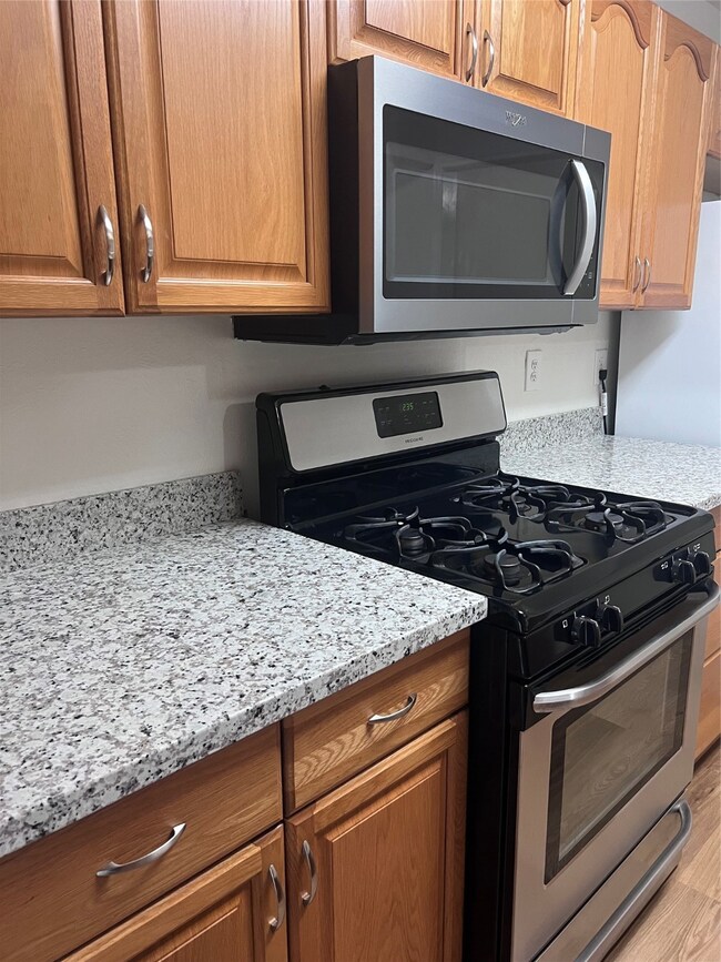 1307 Green Trail Dr, Houston, TX 77038 - photo 4