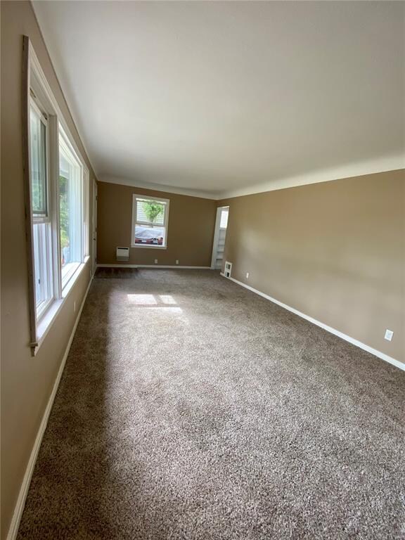 1298 29th St NE, Cedar Rapids, IA 52402 - photo 7