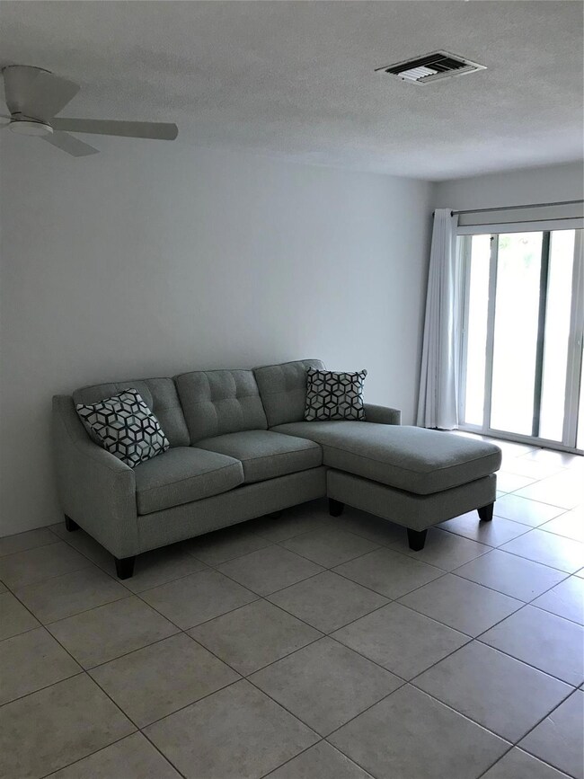 3221 NE 12th St, Pompano Beach, FL 33062 - photo 2