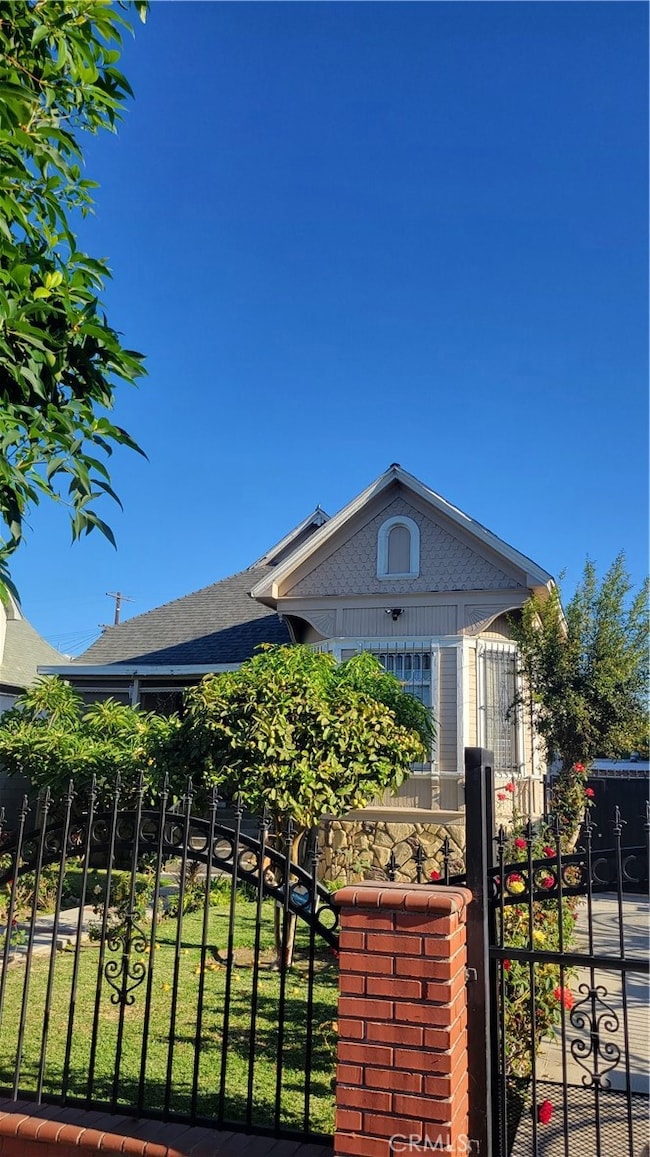 207 E 25th St, Los Angeles, CA 90011 - photo 2