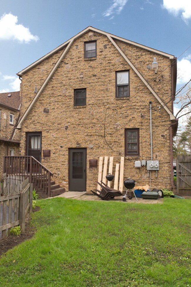 1101 W Atlantic Ave, Waukegan, IL 60085 - photo 7