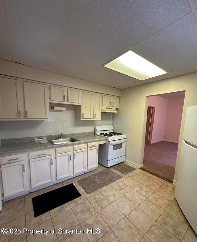 318 15th Ave unit 2, Scranton, PA 18504 - photo 2
