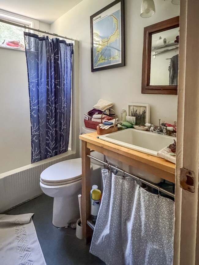 8 Hitchings Cir, Oak Bluffs, MA 02557 - photo 5