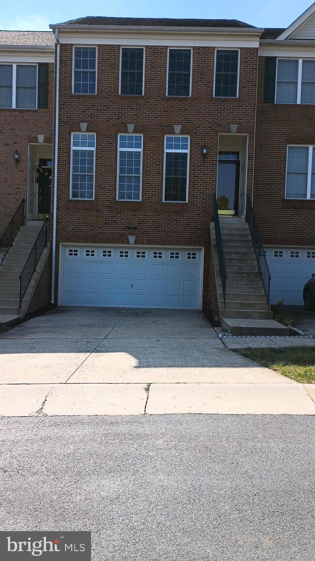 42927 Shelbourne Square, Chantilly, VA 20152 - photo 4