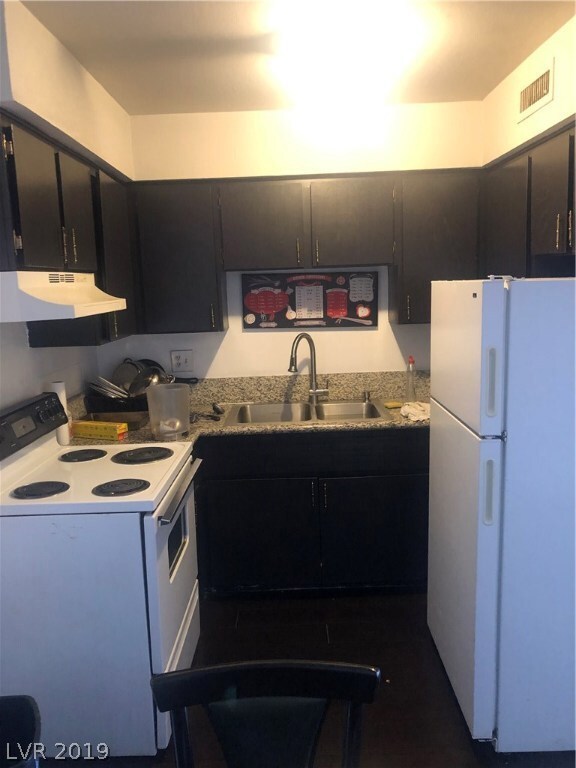 615 S Royal Crest Cir unit 14, Las Vegas, NV 89169 - photo 3