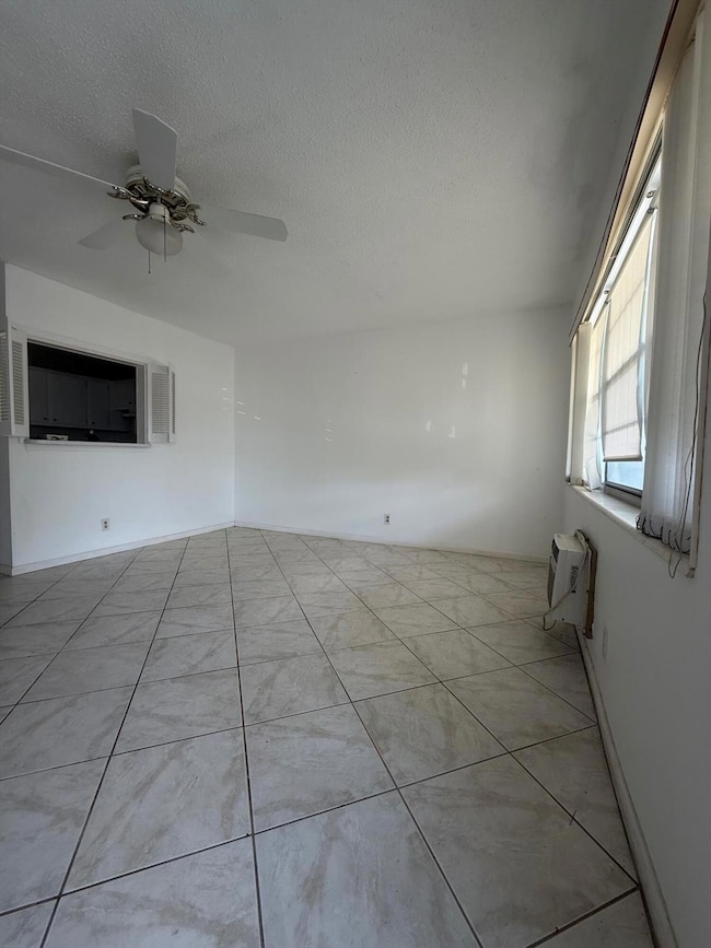 152 Berkshire G, West Palm Beach, FL 33417 - photo 2