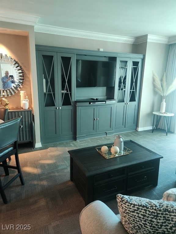 Carpeted living room with crown molding and basebo