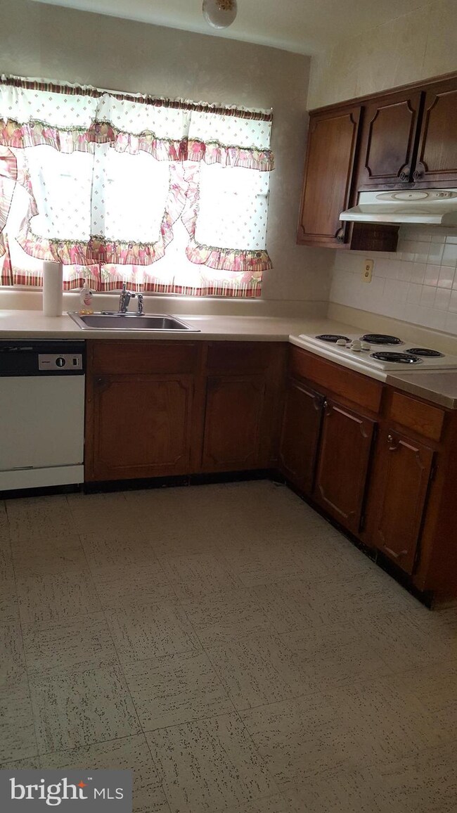 11 Grayson Cir, Willingboro, NJ 08046 - photo 6