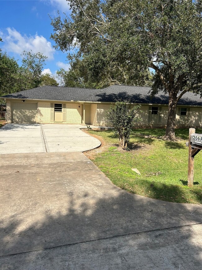 206 Skyview Terrace unit A, Friendswood, TX 77546 - photo 2