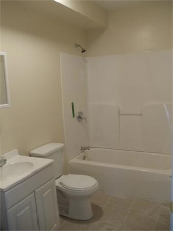 18 Dalton St unit 18, Lowell, MA 01850 - photo 5