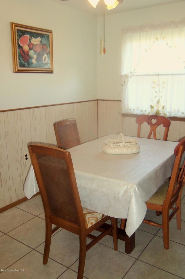 13b Monticello table view