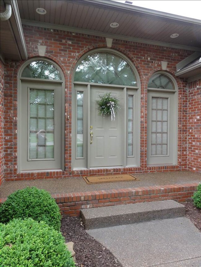 Arched windows on each side of the traditional fro
