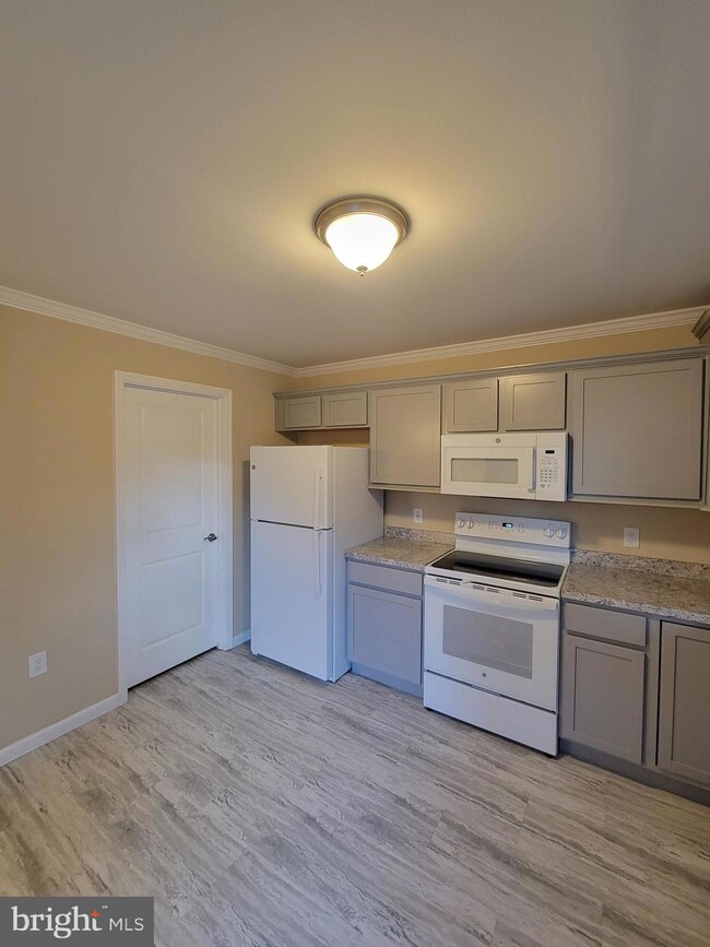 242 W 2nd St, Waynesboro, PA 17268 - photo 7