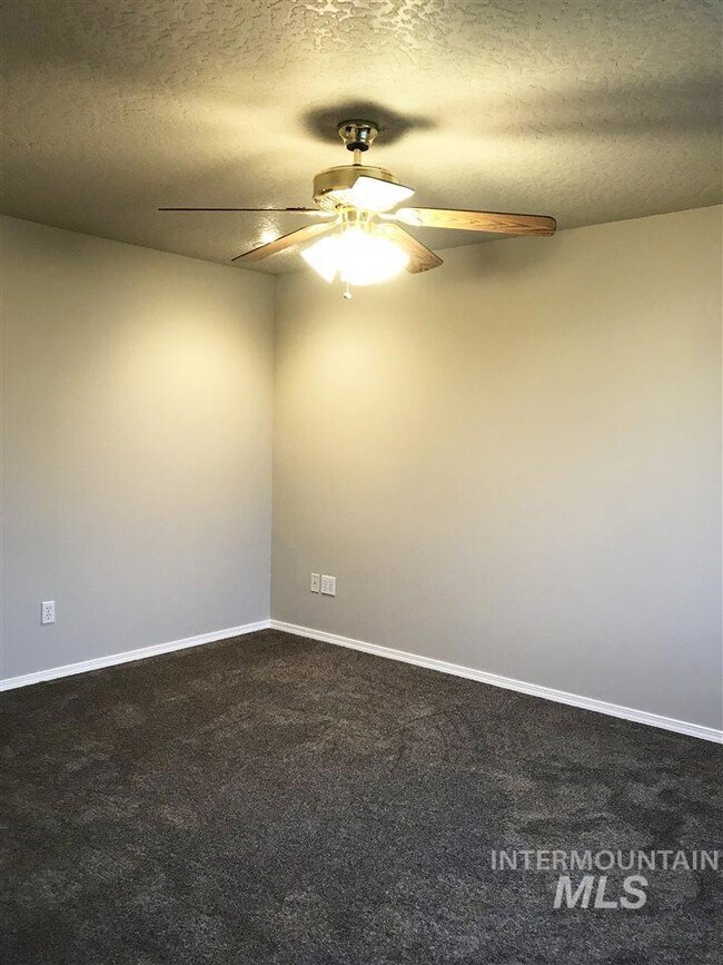 1306 W Hawaii Ave, Nampa, ID 83686 - photo 5