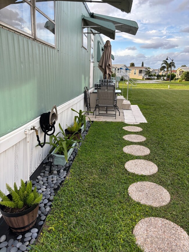 4426 73rd Place N unit 611, Riviera Beach, FL 33404 - photo 2