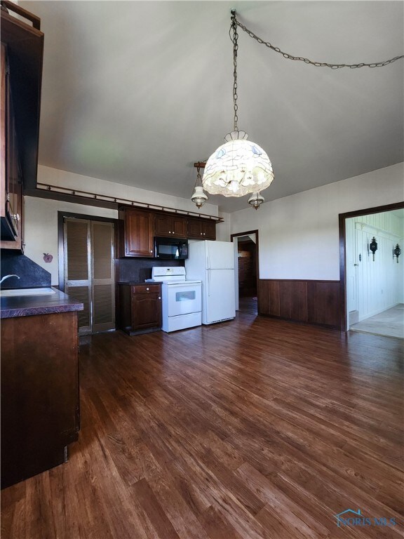 Eat-in Kitchen