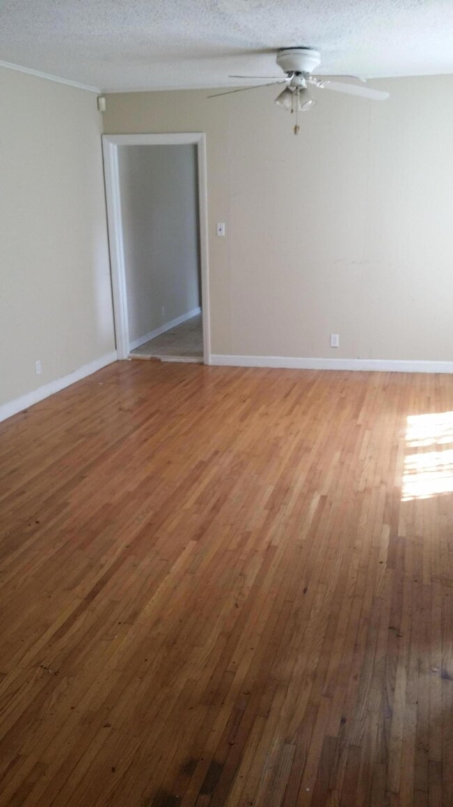 Tunnel Blvd hardwood