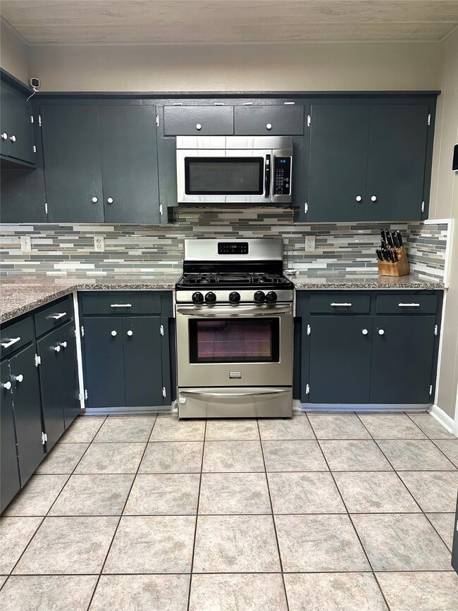 2901 Encino Ave, Bay City, TX 77414 - photo 5