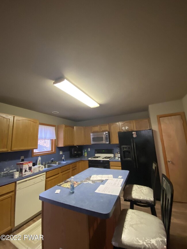 118 Murphy Cir, Bushkill, PA 18324 - photo 7