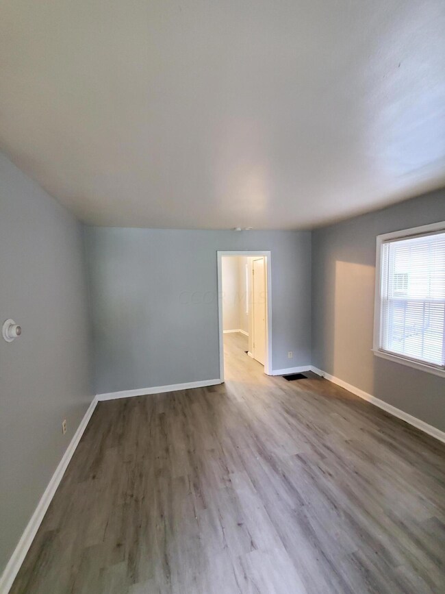 2768-2770 Vanderberg Ave, Columbus, OH 43204 - photo 7