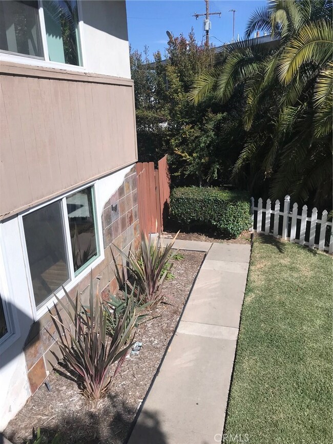 2964 Peppertree Ln unit A, Costa Mesa, CA 92626 - photo 2