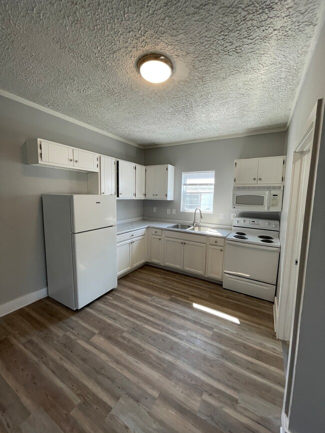 2432 Delaware St, Anderson, IN 46016 - photo 6