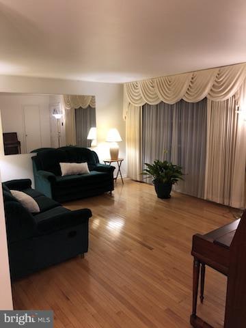 7906 Ashdale Rd, Capitol Heights, MD 20743 - photo 2