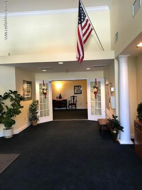 5 Village Cir unit Meadows Bldg. Apt 1, Stroudsburg, PA 18360 - photo 4