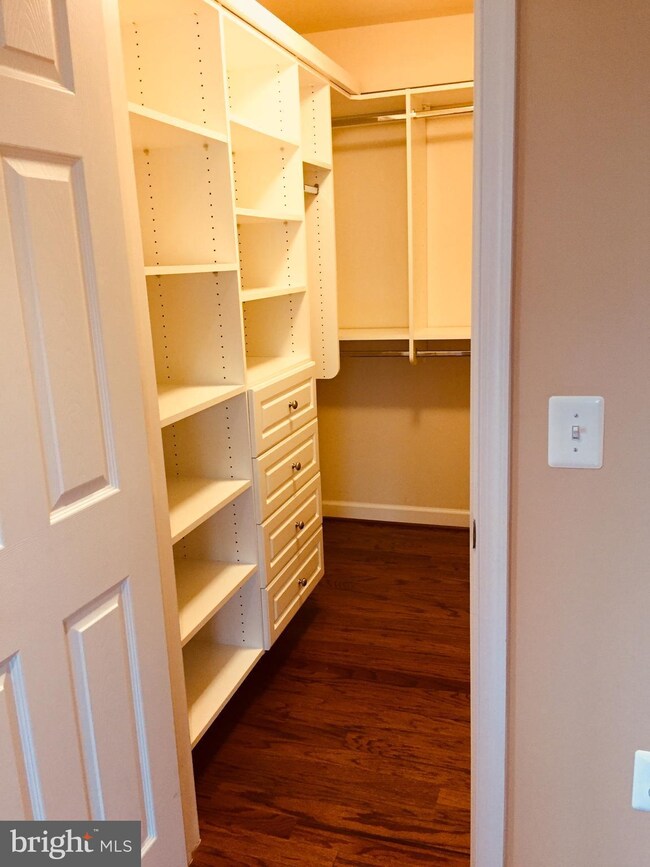 4119 S Four Mile Run Dr unit 203, Arlington, VA 22204 - photo 6