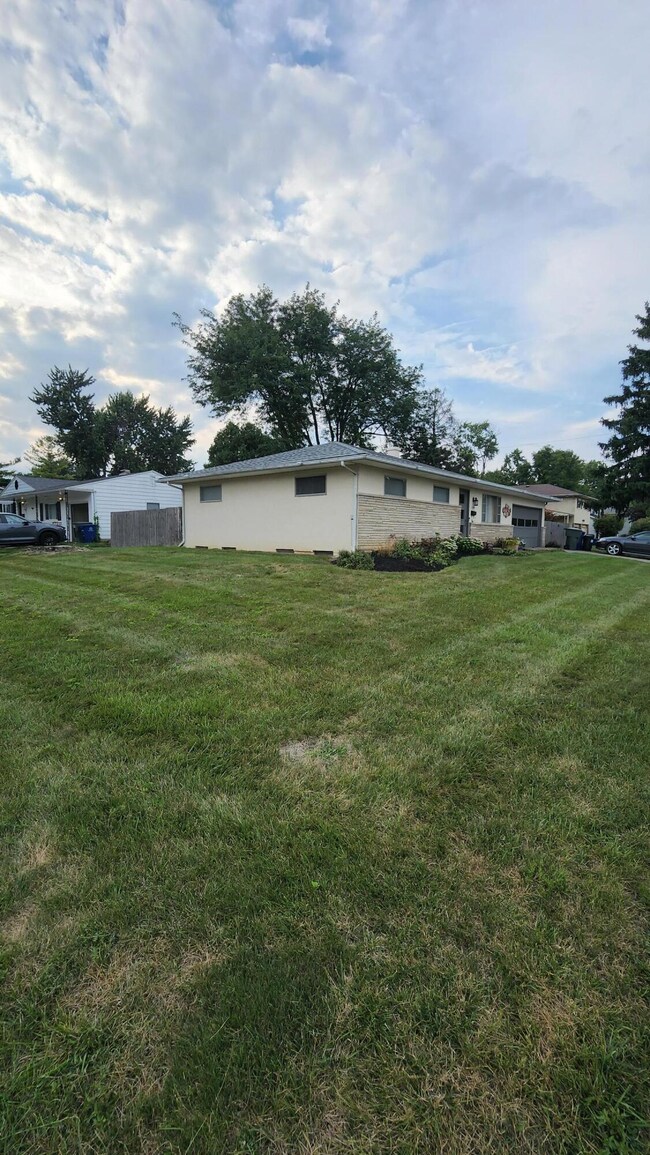 5685 Loganwood Rd, Columbus, OH 43229 - photo 2