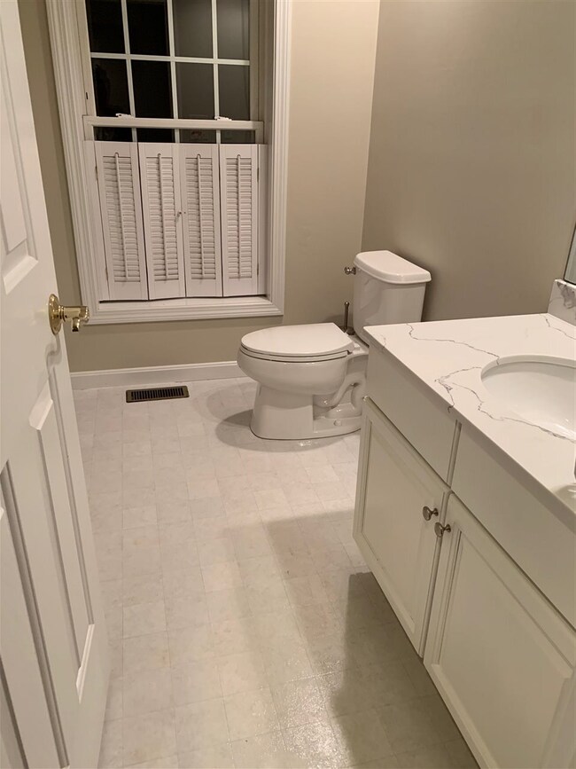 17 Greenfield Pkwy, Bedford, NH 03110 - photo 3