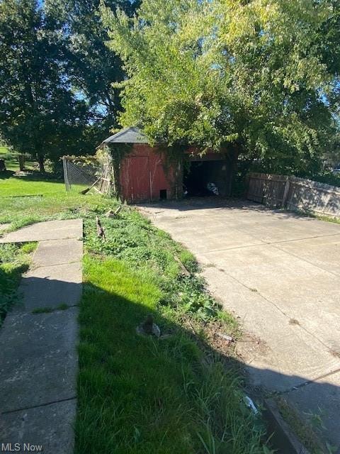 39 Center St, Struthers, OH 44471 - photo 5