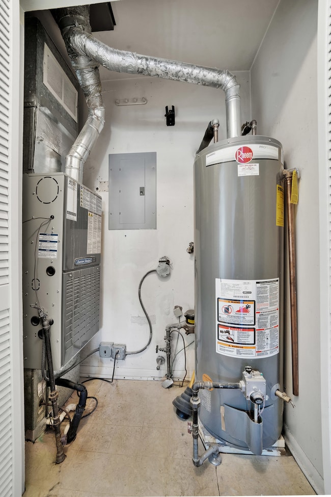 8912 Windsor Ln, Bridgeview, IL 60455 - photo 7