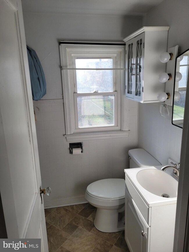 331 S Washington St unit B, Berkeley Springs, WV 25411 - photo 3