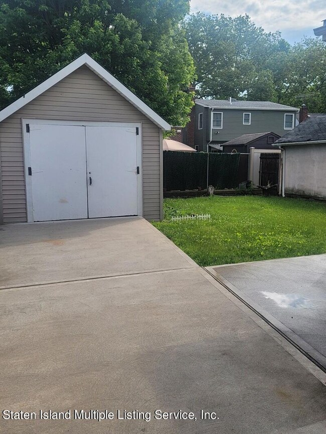 231 Otis Ave unit 1, Staten Island, NY 10306 - photo 3