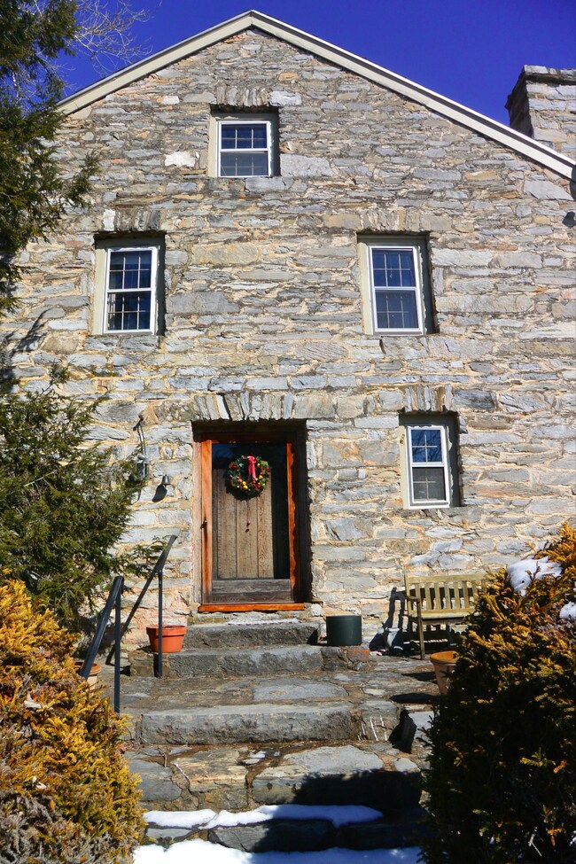 499 S River Rd, Buena Vista, VA 24416 - photo 2