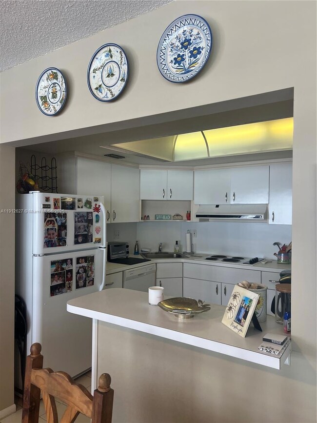 Galt Ocean Club Condominium unit 1403, Fort Lauderdale, FL 33308 - photo 5