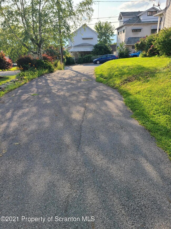 217 Franklin St, Dunmore, PA 18512 - photo 5