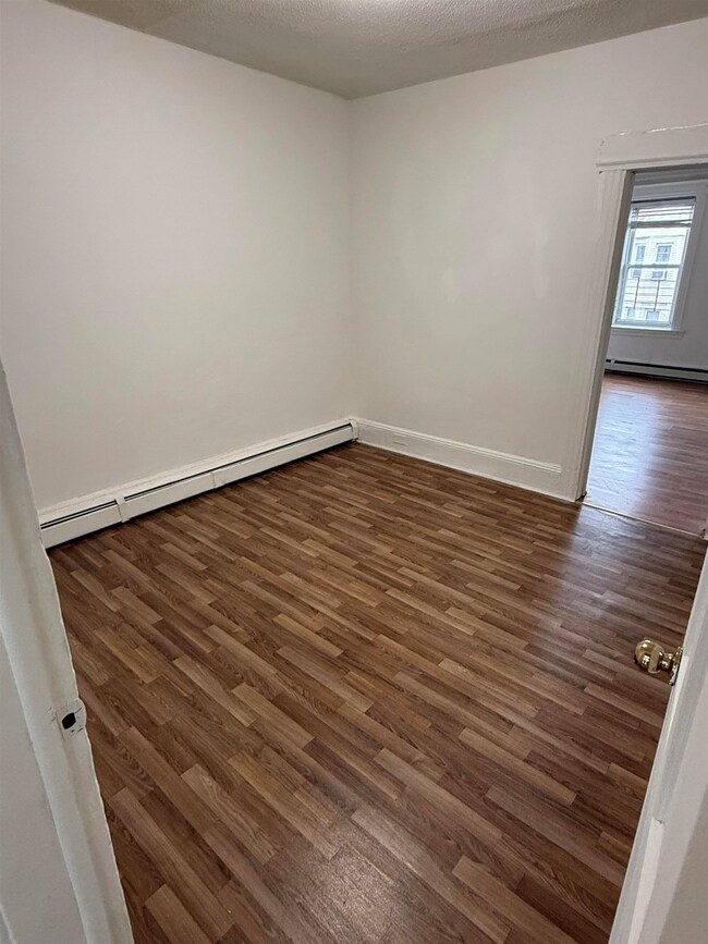 572 W Side Ave unit 2, Jersey City, NJ 07304 - photo 4