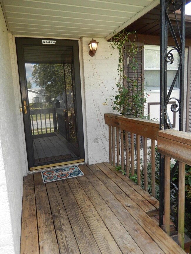 1211 Ironwood Dr, Columbus, OH 43229 - photo 4