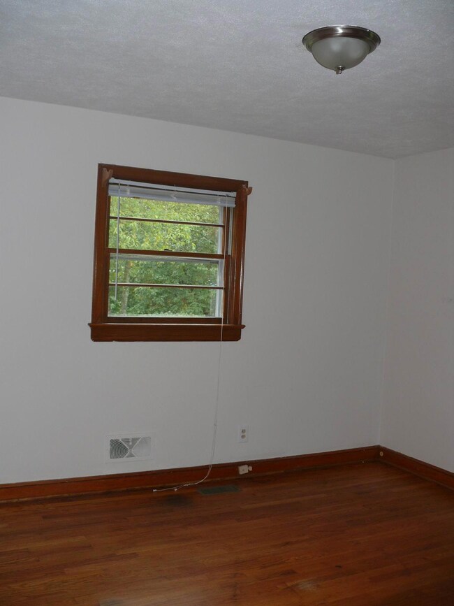 Bedroom   2011 Meadowbrook