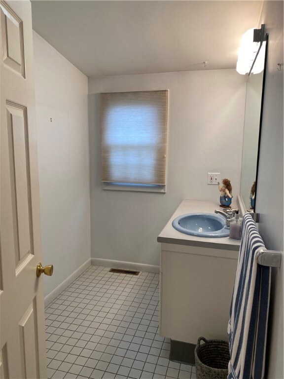 133 Cushing Rd, Warwick, RI 02888 - photo 5