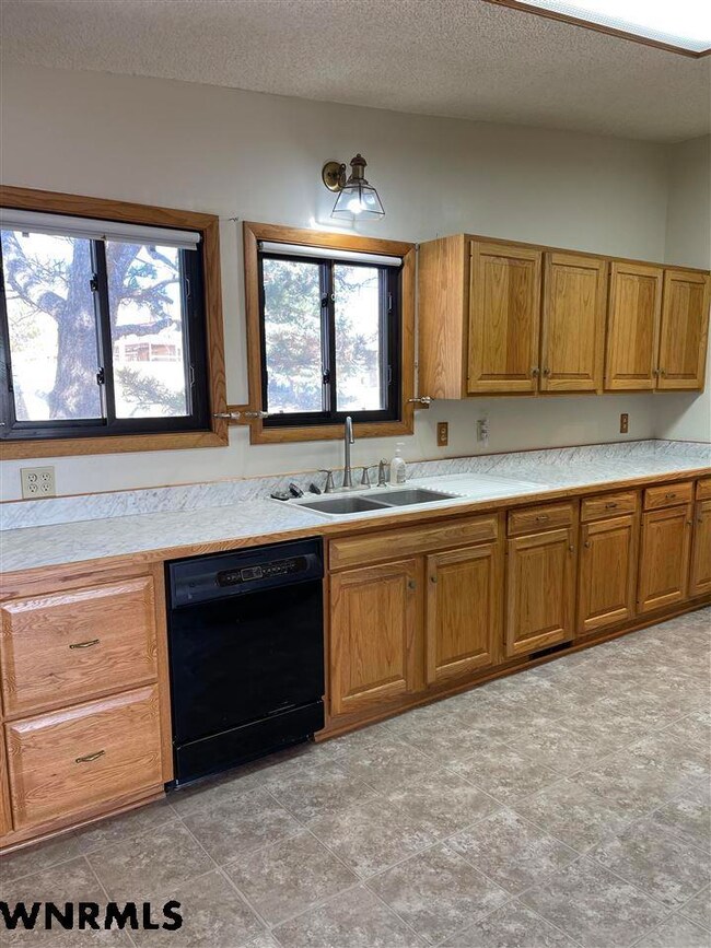 1010 E 35th St, Scottsbluff, NE 69361 - photo 4