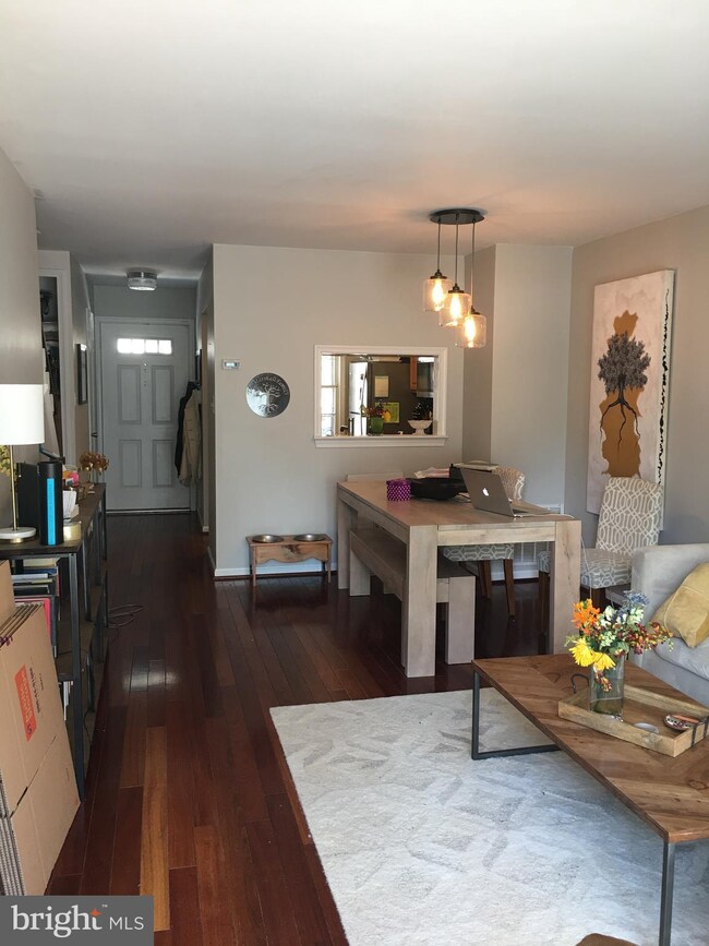 6311 Chimney Wood Ct, Alexandria, VA 22306 - photo 3