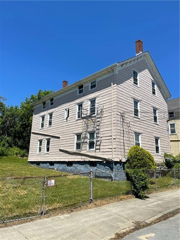 29 Clement St unit 2, Tiverton, RI 02878 - photo 2