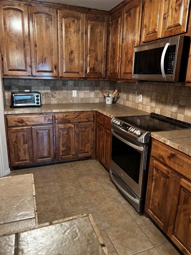 3107 Bowie St, Granbury, TX 76049 - photo 6