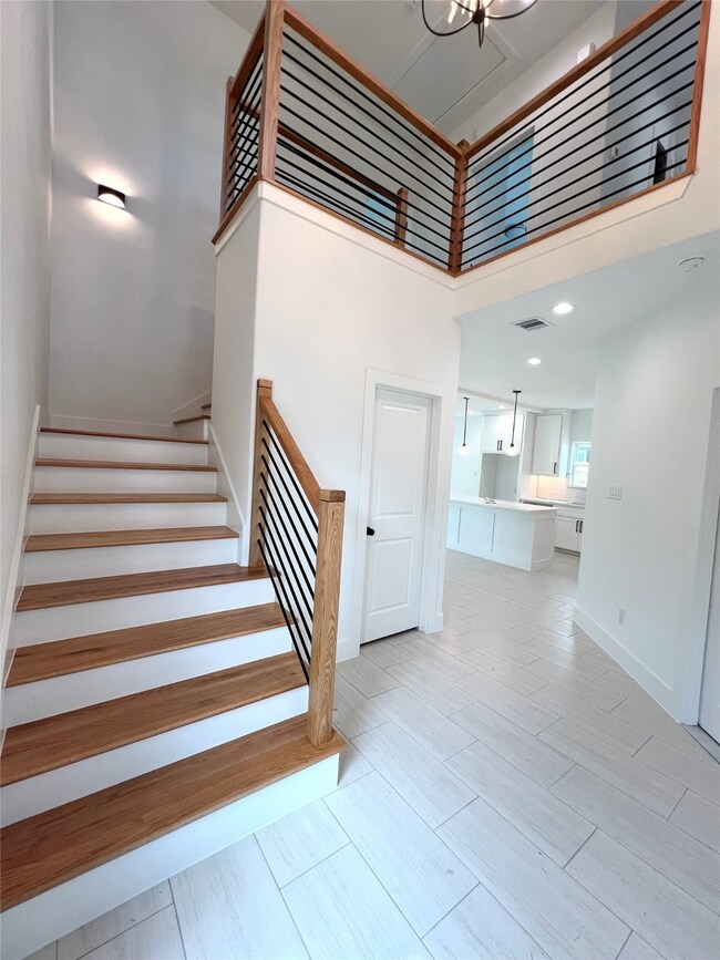 7107 Foster St unit A, Houston, TX 77021 - photo 4