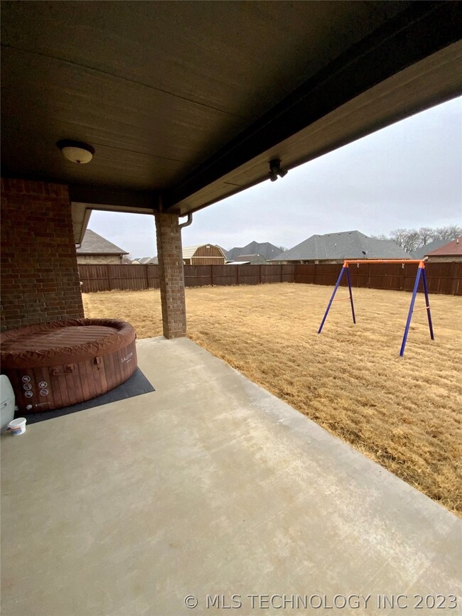 306 Wandering Way, Ardmore, OK 73401 - photo 4